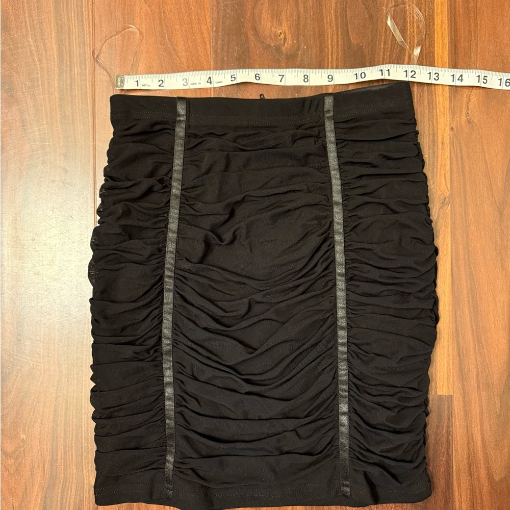 NWT Windsor Black Ruched Skirt Medium